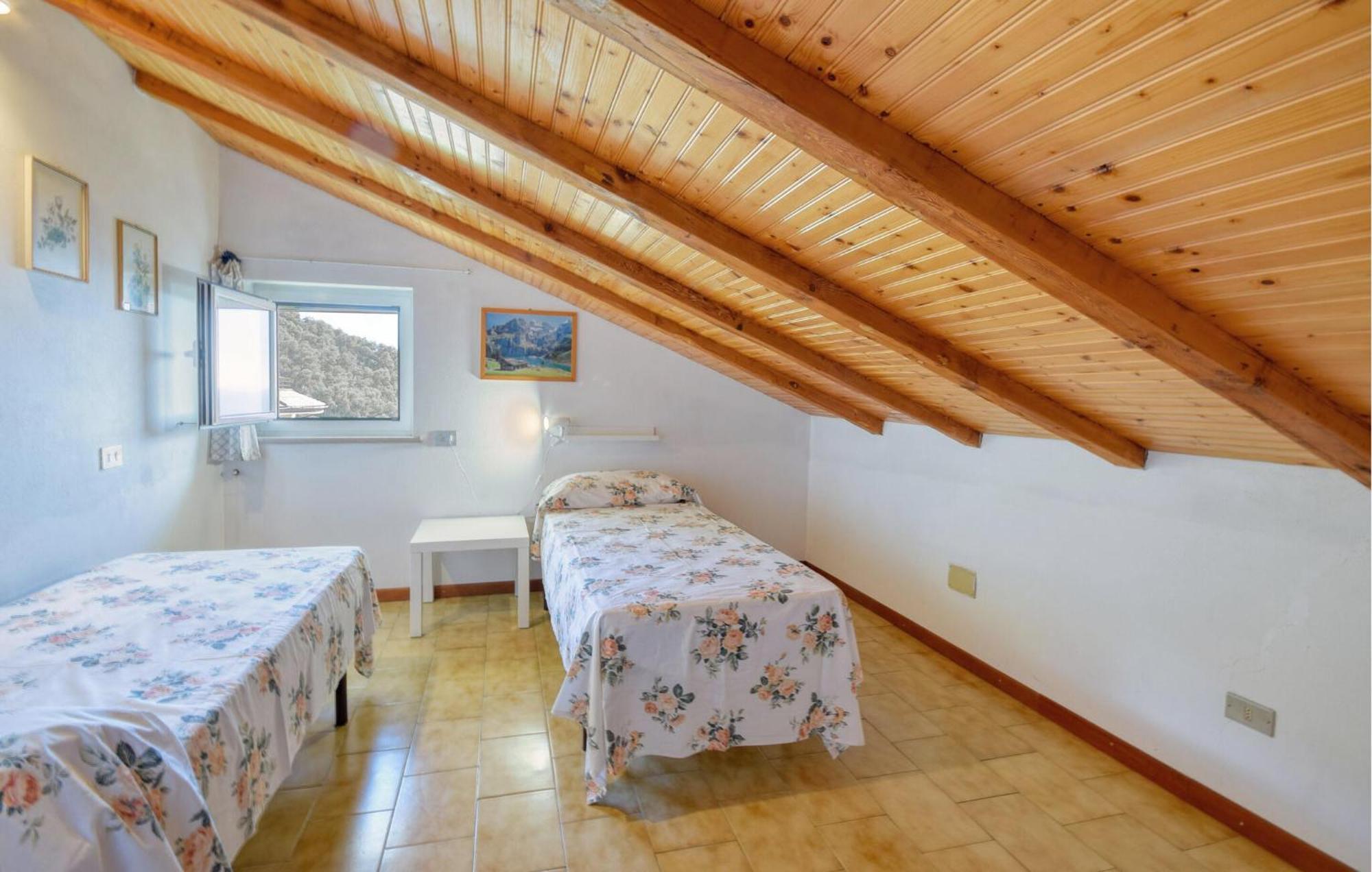 2 Bedroom Stunning Apartment In Moneglia Exteriör bild