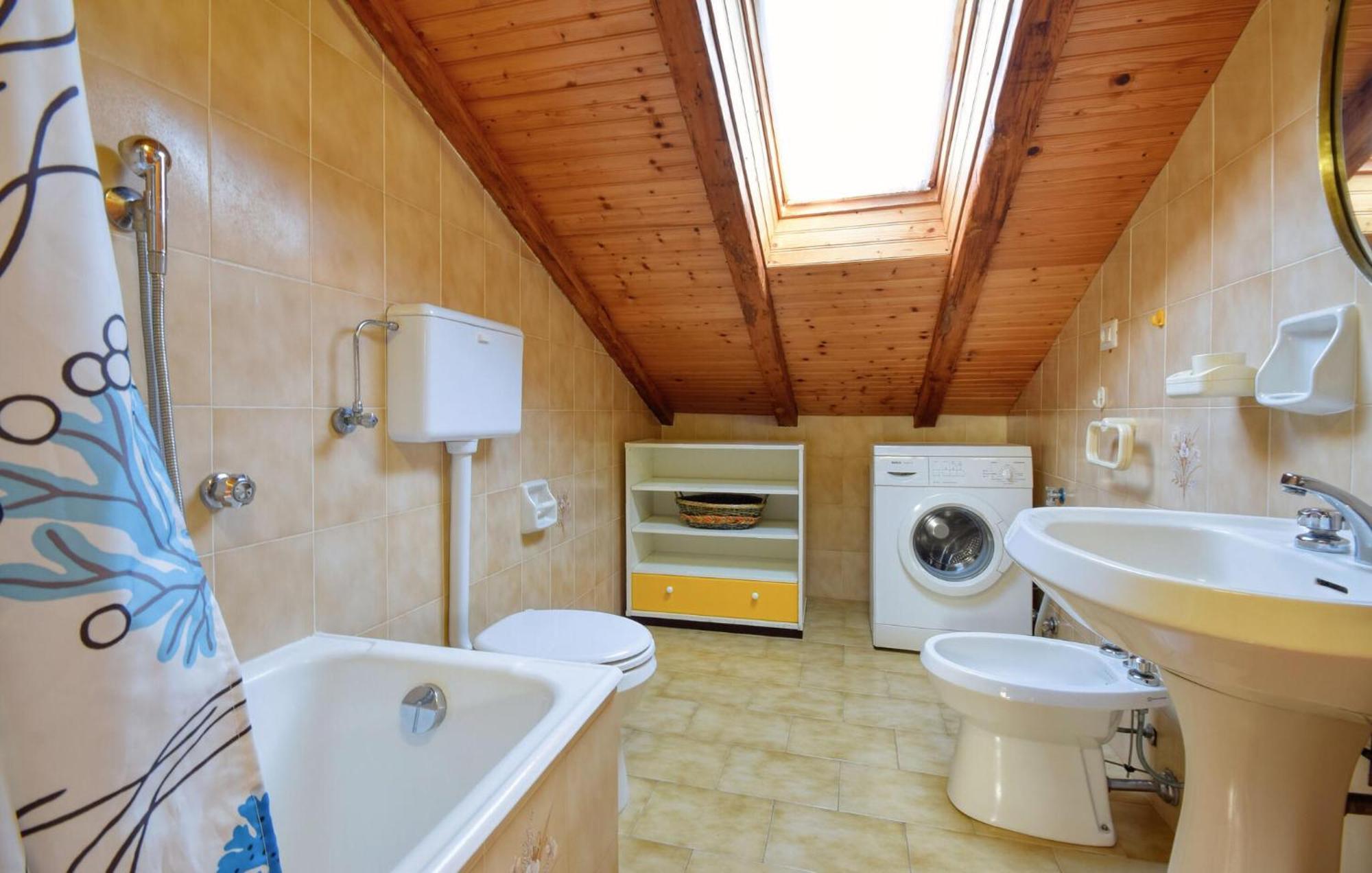 2 Bedroom Stunning Apartment In Moneglia Exteriör bild