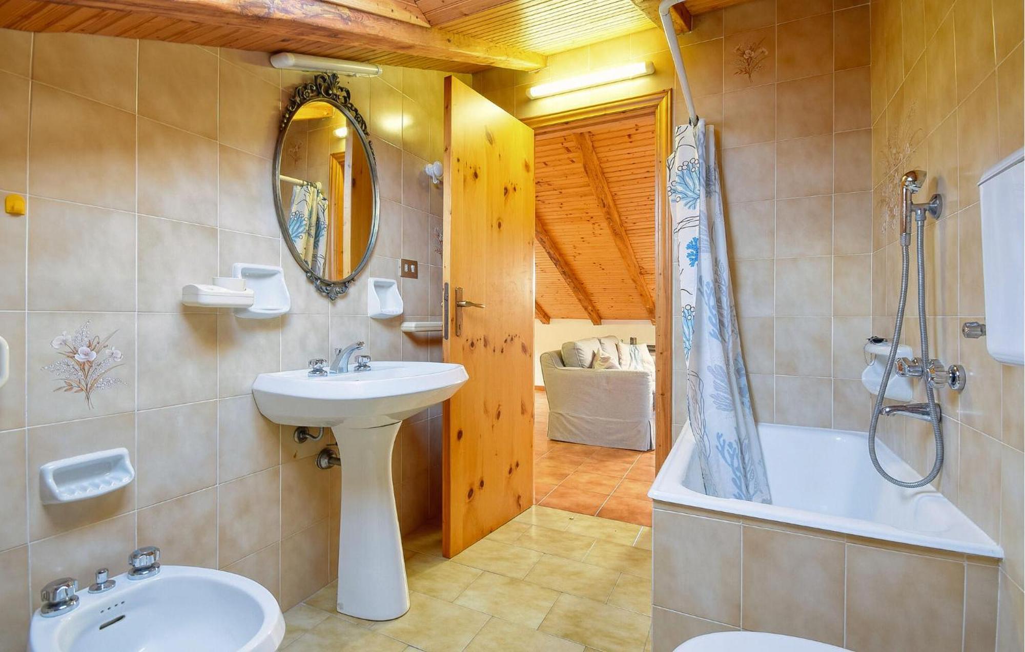 2 Bedroom Stunning Apartment In Moneglia Exteriör bild