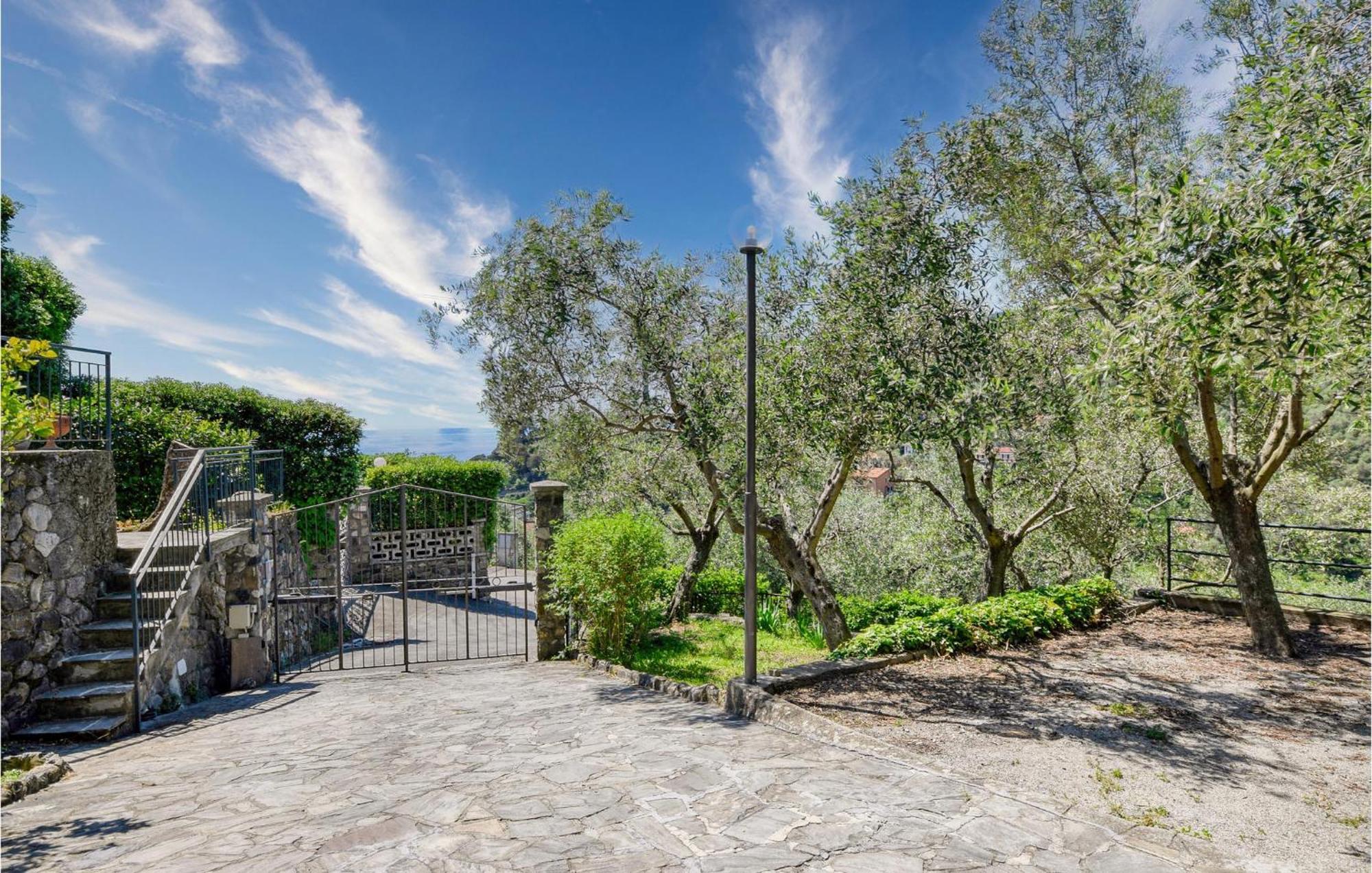 2 Bedroom Stunning Apartment In Moneglia Exteriör bild