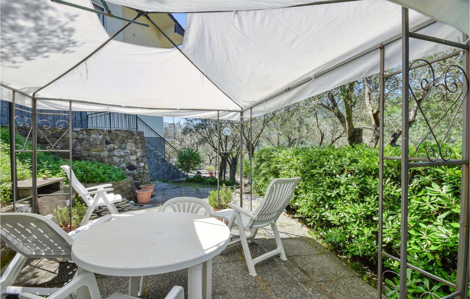 2 Bedroom Stunning Apartment In Moneglia Exteriör bild